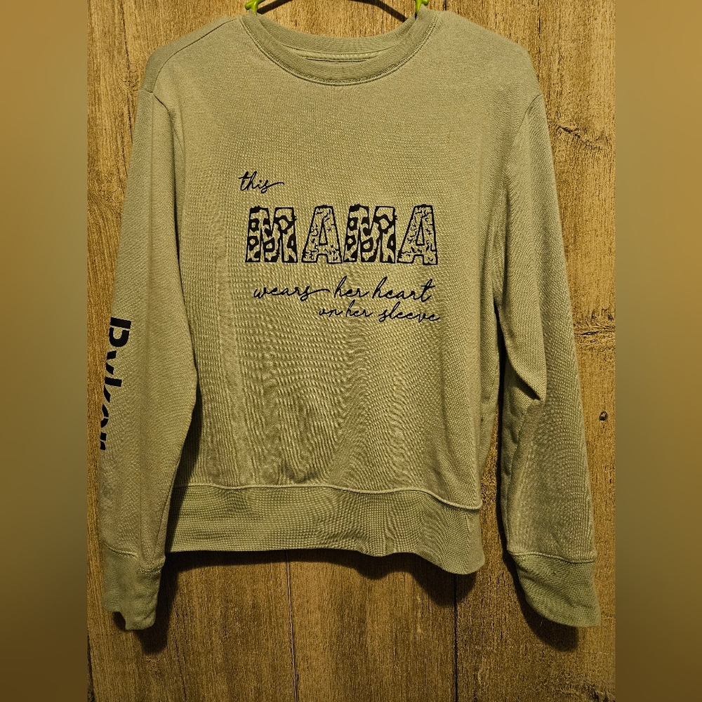 Green Crewneck Mama shirt size XL, but fits more like a medium